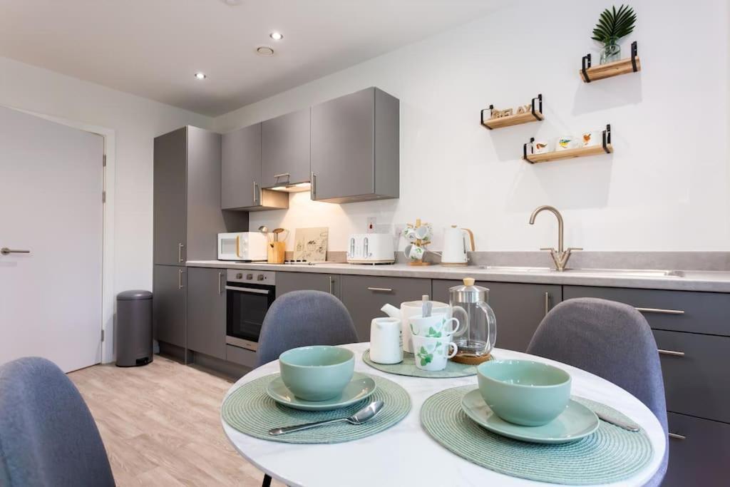 Polly'S Place Apartment Taunton & Free Off Road Parking & Wifi 외부 사진