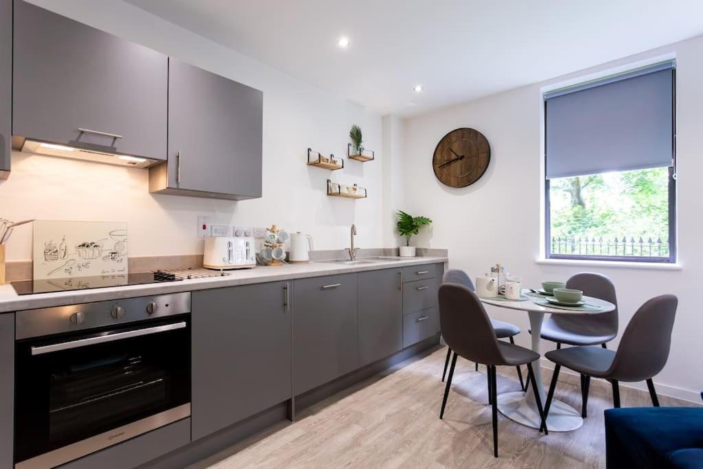 Polly'S Place Apartment Taunton & Free Off Road Parking & Wifi 외부 사진